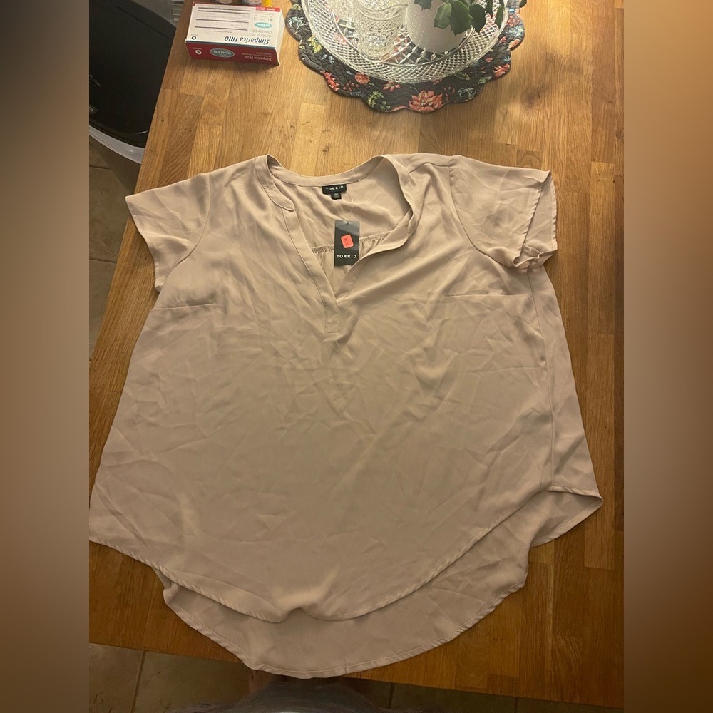 Torrid Silk Top Neutral Size‎ 00 New